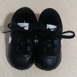 Nike baby shoe (semi-new)